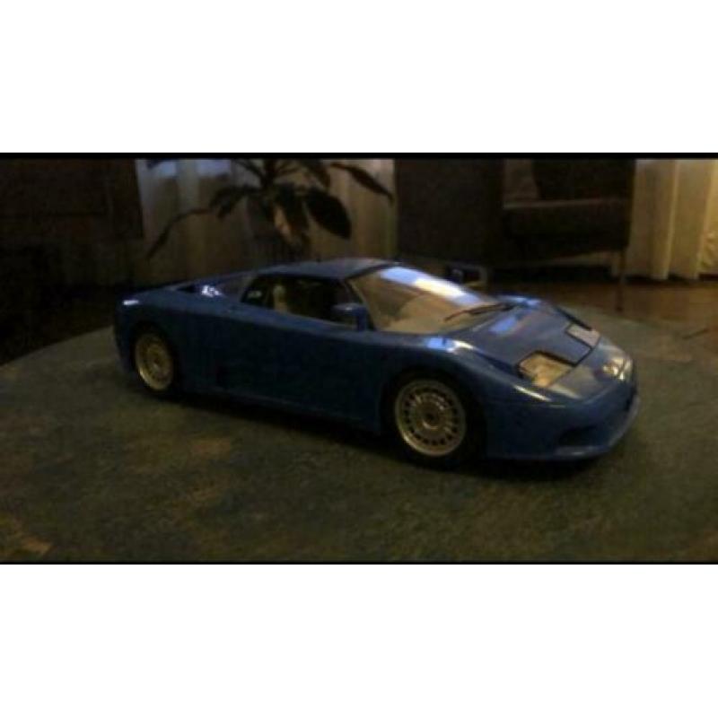 Bugatti EB110 1:18 te koop!