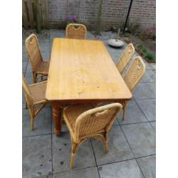 6 Rieten stoelen met tafel