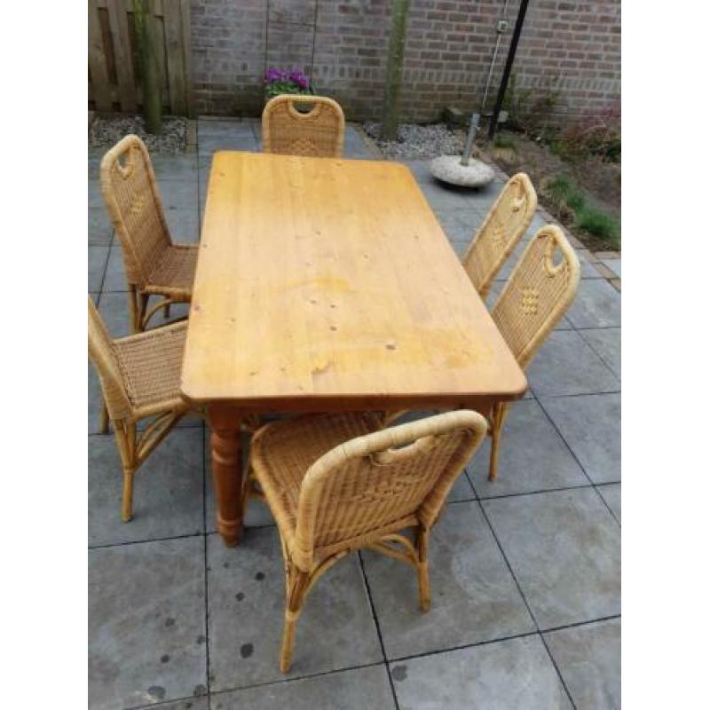 6 Rieten stoelen met tafel