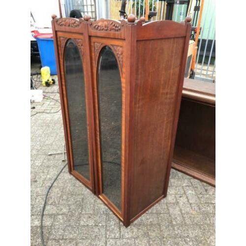 Te koop 2 ouderwetse vitrine kasten