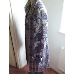 Prachtige trenchcoat taupekleur met blauw maat L/40