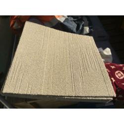Tapijttegels Desso kleur beige 50 x 50 cm 2000 stuks 500 m2