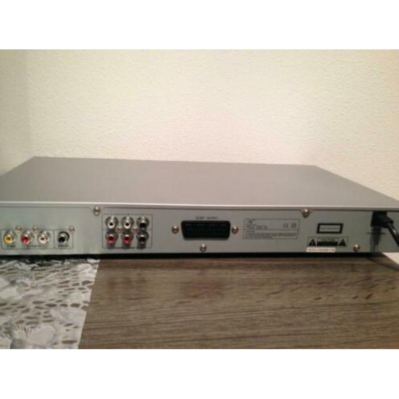 He dvd speler 5.1 Kanaal inclusief de set van 5 speakers