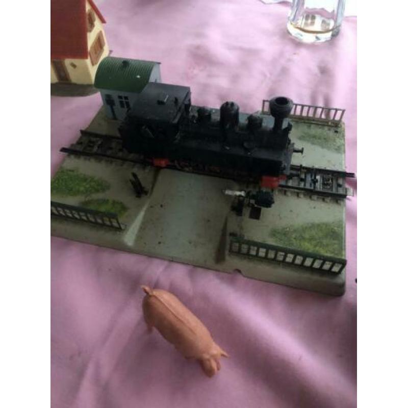 Märklin trein met Waggons rails en meer.