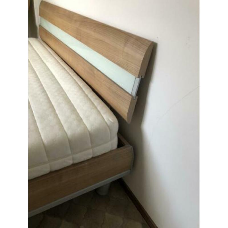 Bed 140 cm x 200 cm