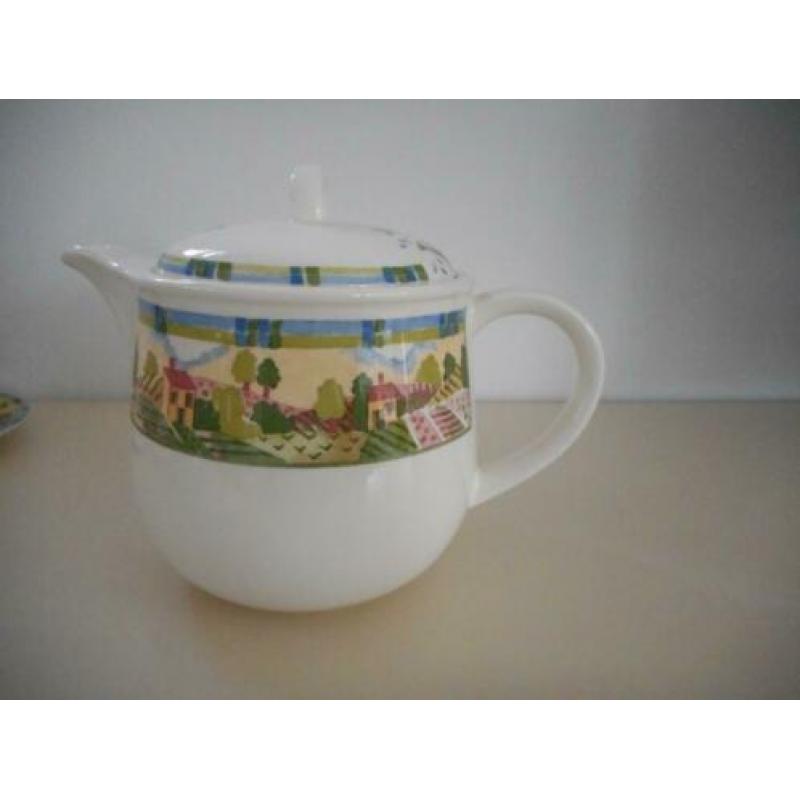Theepot en kop en schotels, theeservies