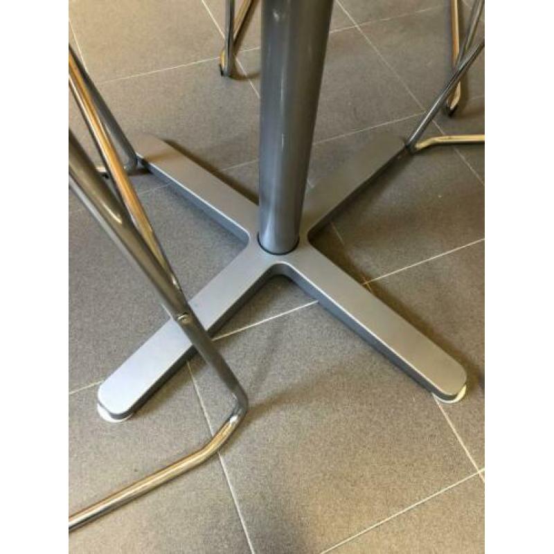 Statafels met krukken