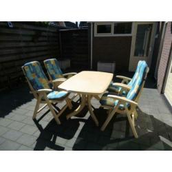 Tuinset met tafel,4 stoelen en kussens