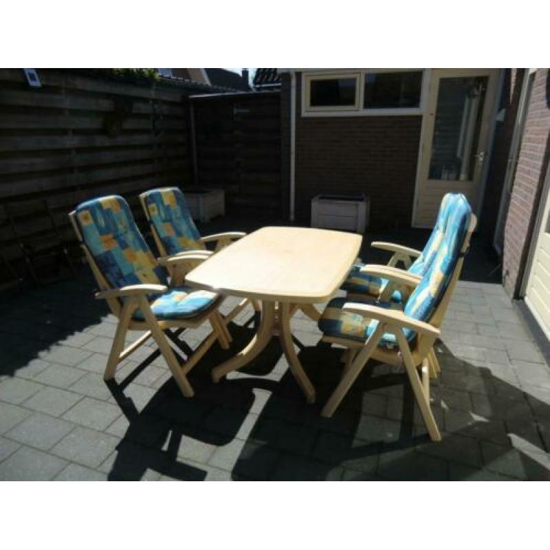 Tuinset met tafel,4 stoelen en kussens