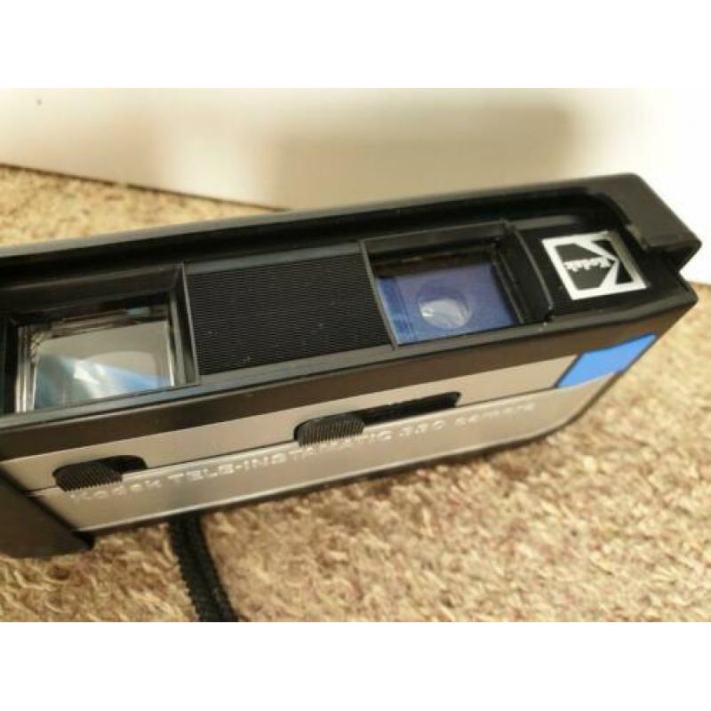 2x Kodak Instamatic Camera Model 300 en 330 , vintage