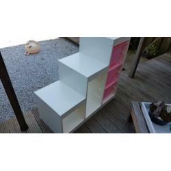 Ikea trofast kast wit met 3 roze bakken met deksels