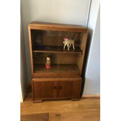 Houten vintage kast, vitrinekast