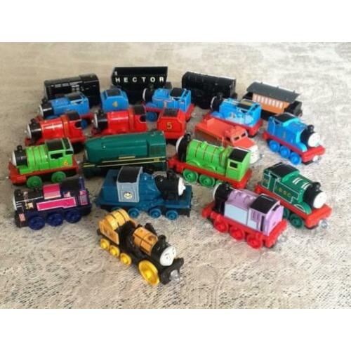 Thomas de Trein.Treintjes + wagons. Klik Marinus voor meer