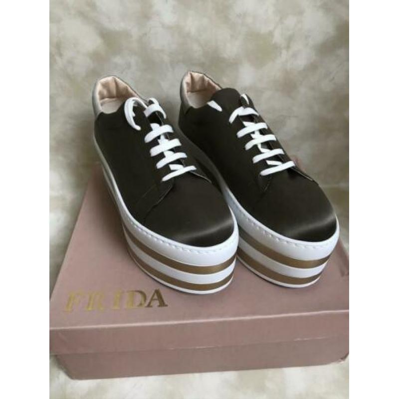 Super gave Frida glossy sneakers met plateauzool (Maat 39)