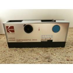 2x Kodak Instamatic Camera Model 300 en 330 , vintage
