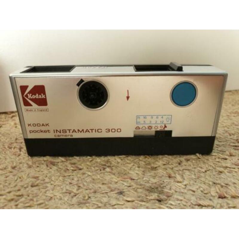2x Kodak Instamatic Camera Model 300 en 330 , vintage