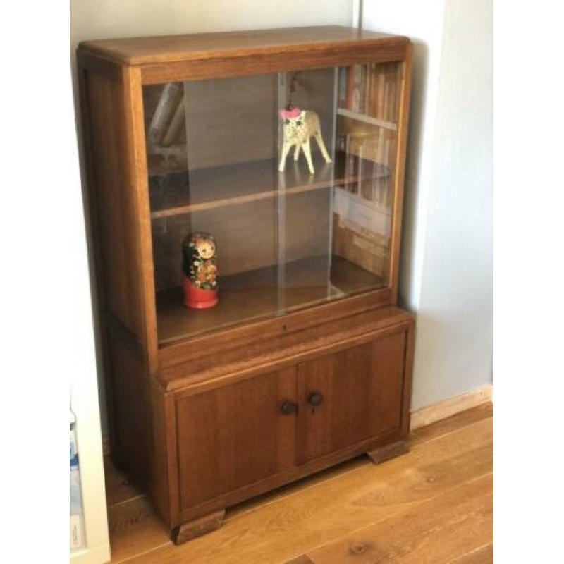 Houten vintage kast, vitrinekast