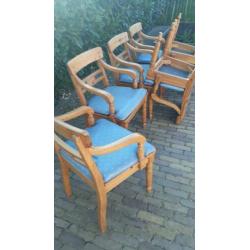 6 houten stoelen