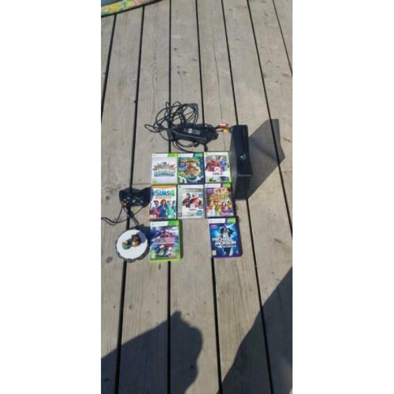 Xbox 360 met 7 spellen.