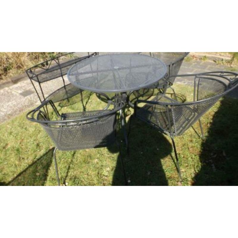 Te koop een klein tuinsetje van Royal Garden type elgance