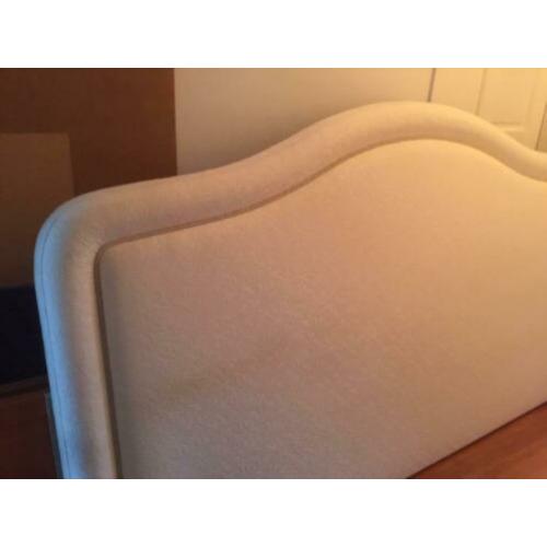 Hoofdboard bed