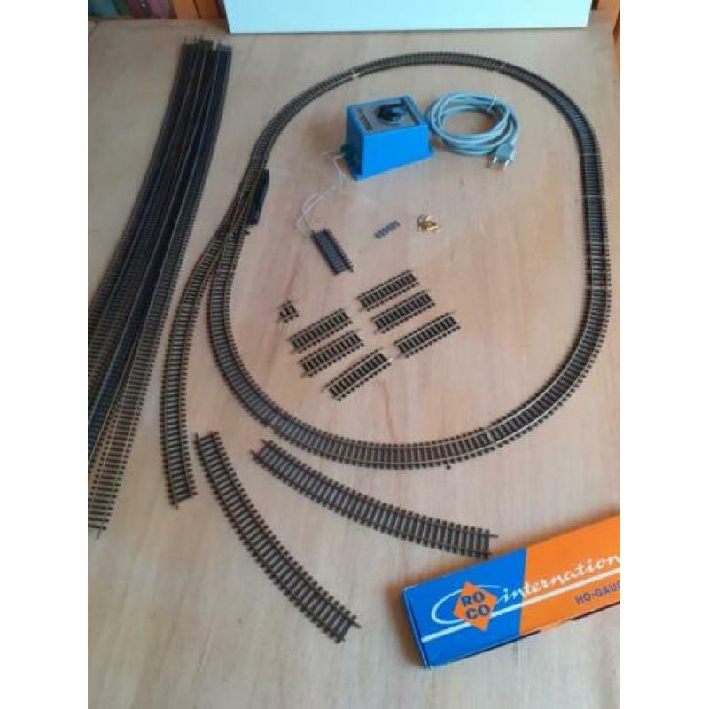 Roco line rails zónder bedding en Titan trafo gelijkstroom