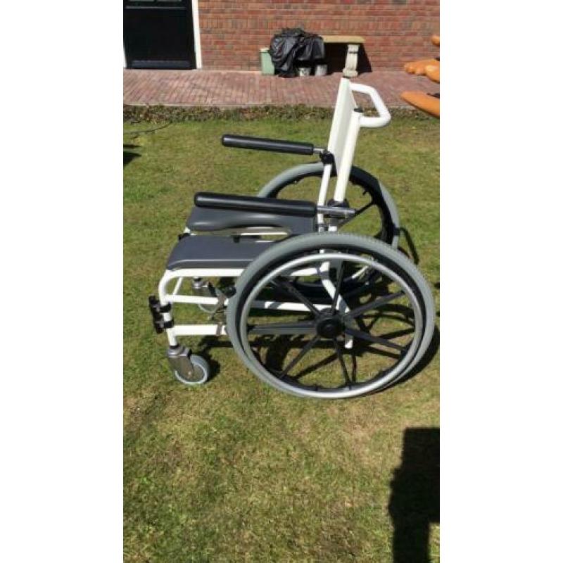 Rolstoel met po functie po zit er niet bij