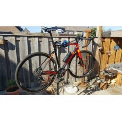 Een mooie giant tcx grevel bike.