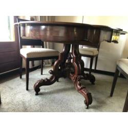 Klassieke Tafel en stoelen
