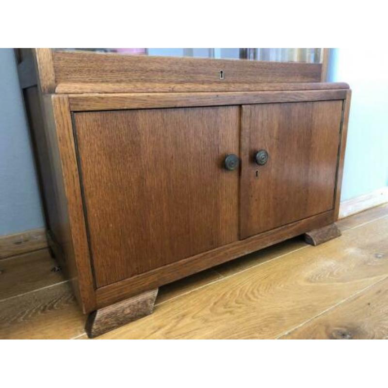 Houten vintage kast, vitrinekast