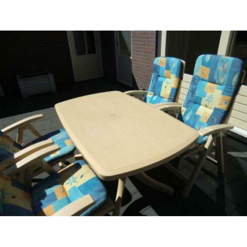 Tuinset met tafel,4 stoelen en kussens