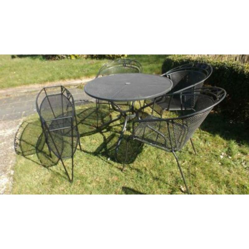 Te koop een klein tuinsetje van Royal Garden type elgance