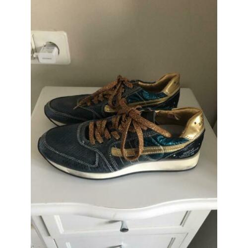 Bijna nieuwstaat dames sneaker mt 41