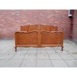 JB3850) Brocant Barok bed & nachtkastjes met Queen Ann poot