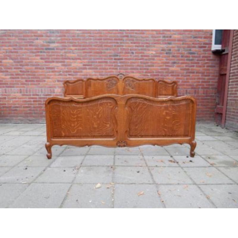 JB3850) Brocant Barok bed & nachtkastjes met Queen Ann poot