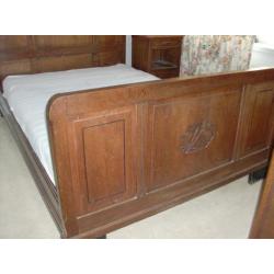 antieke slaapkamer -bed-kast-nachtkastje-commode
