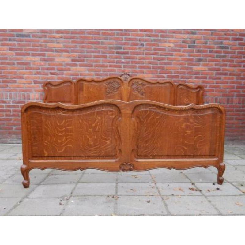 JB3850) Brocant Barok bed & nachtkastjes met Queen Ann poot