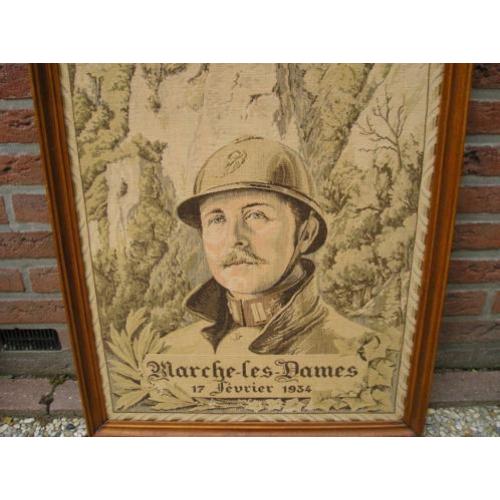 Gobelin geborduurd schilderij met de tekst: Marché les Dames
