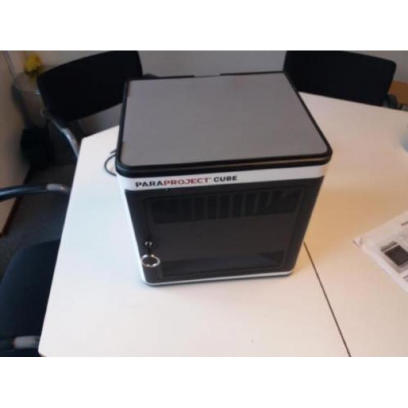 Universeel tablet/ i pad oplaadstation PARAPROJECT CUBE.