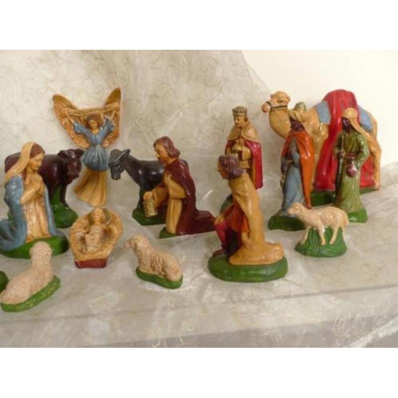 Oude gipsen kerstgroep voor brocante kerststal