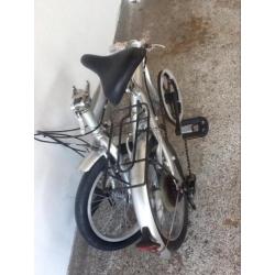 Vouwfiets met 7 versnellingen.