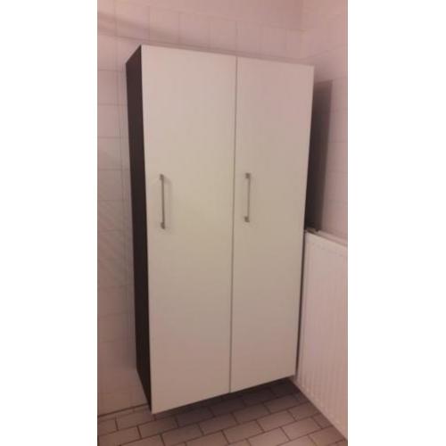 2 Ikea badkamer kasten, donkerbruin met witte deur