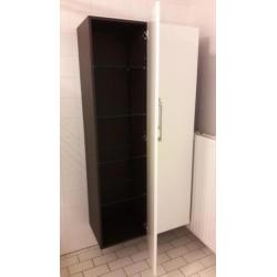 2 Ikea badkamer kasten, donkerbruin met witte deur