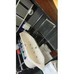 Complete villeroy en boch badkamer jacuzzi bubbelbad whirlpo
