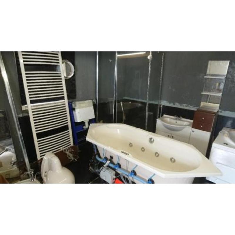 Complete villeroy en boch badkamer jacuzzi bubbelbad whirlpo