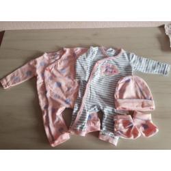 Zgan 2 leuke pakjes met slofjes en mutsje! Maat 50