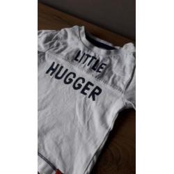 Setje blauwe broek en shirt met little hugger maat 50