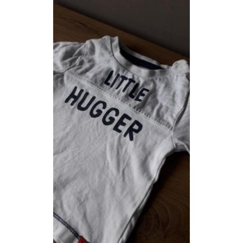Setje blauwe broek en shirt met little hugger maat 50