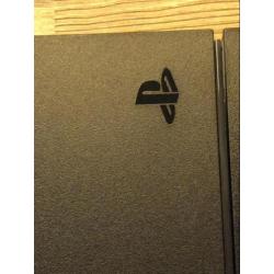 Ps 4 console met wireless controler en 1 spel