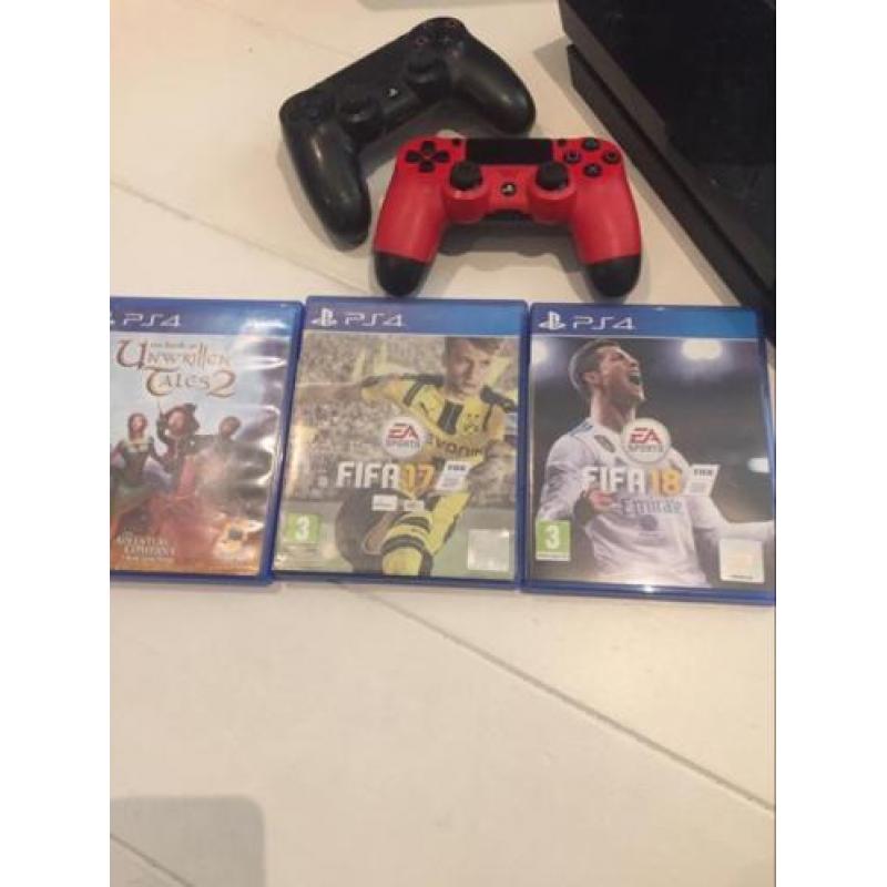 PlayStation 4 500gb + 2 controllers+ iiyama scherm 24 inch